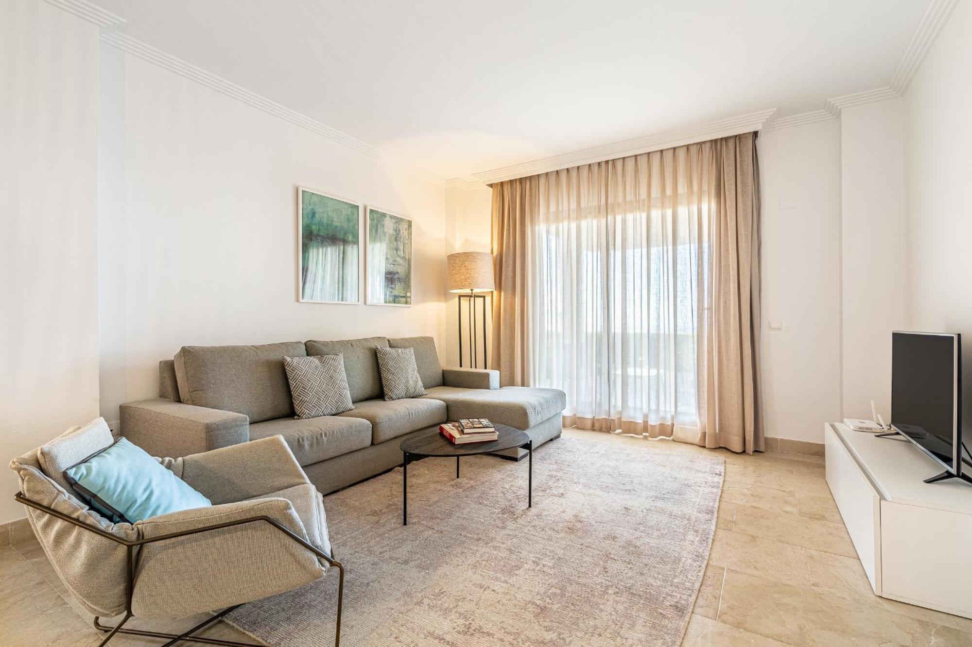 Large 3-Bedroom Nestled In Golf Paradise Estepona Exterior foto