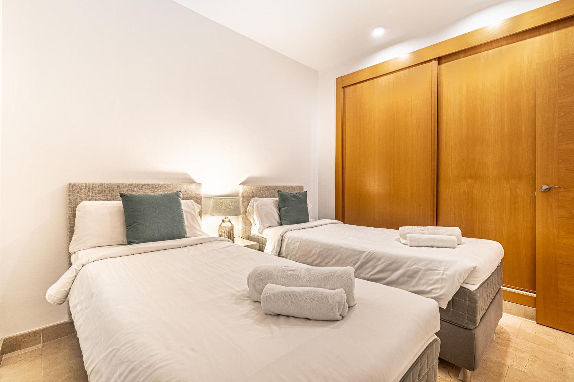 Large 3-Bedroom Nestled In Golf Paradise Estepona Exterior foto