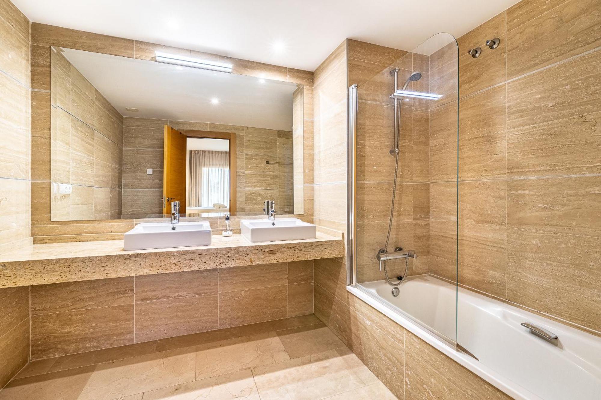 Large 3-Bedroom Nestled In Golf Paradise Estepona Exterior foto