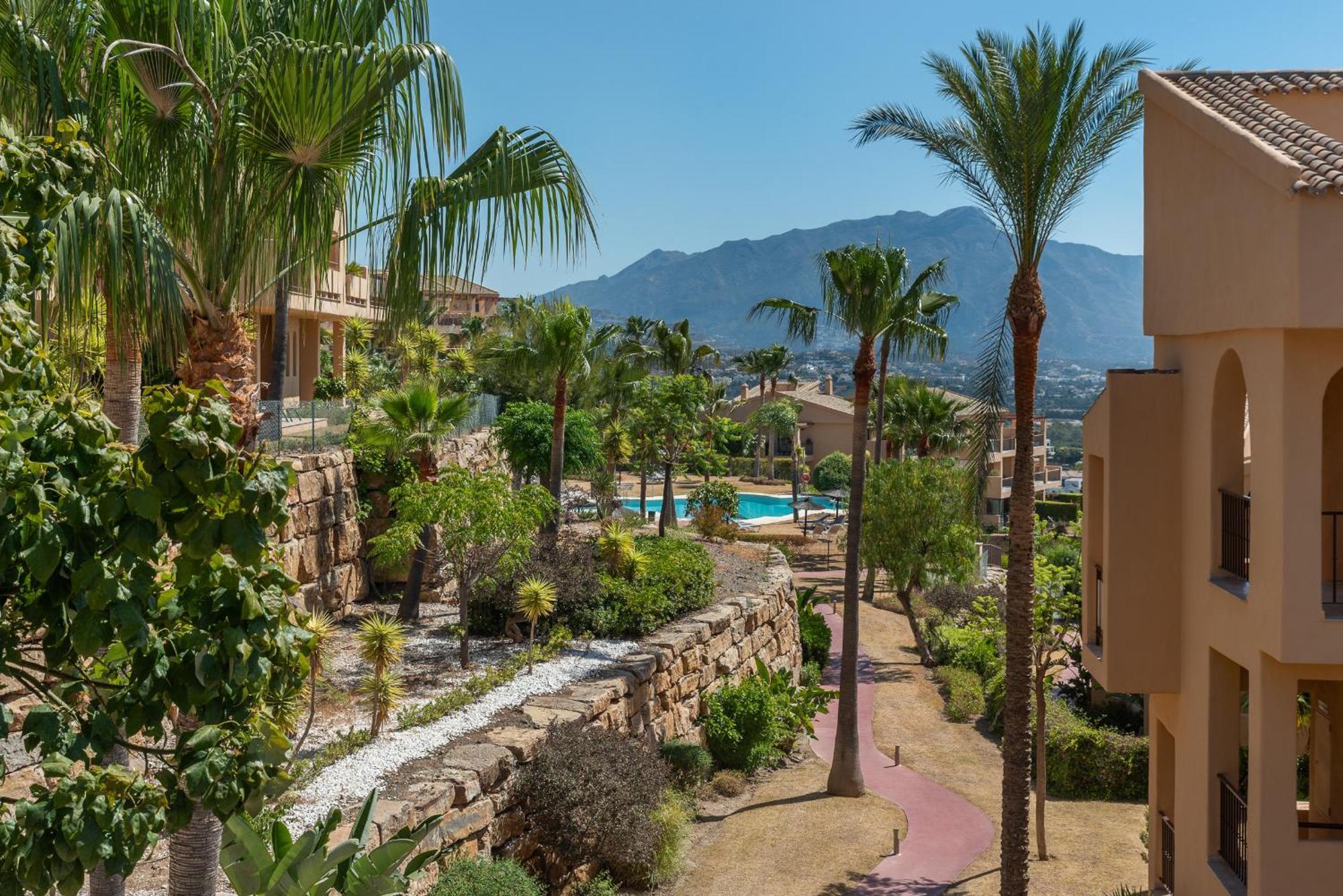 Large 3-Bedroom Nestled In Golf Paradise Estepona Exterior foto