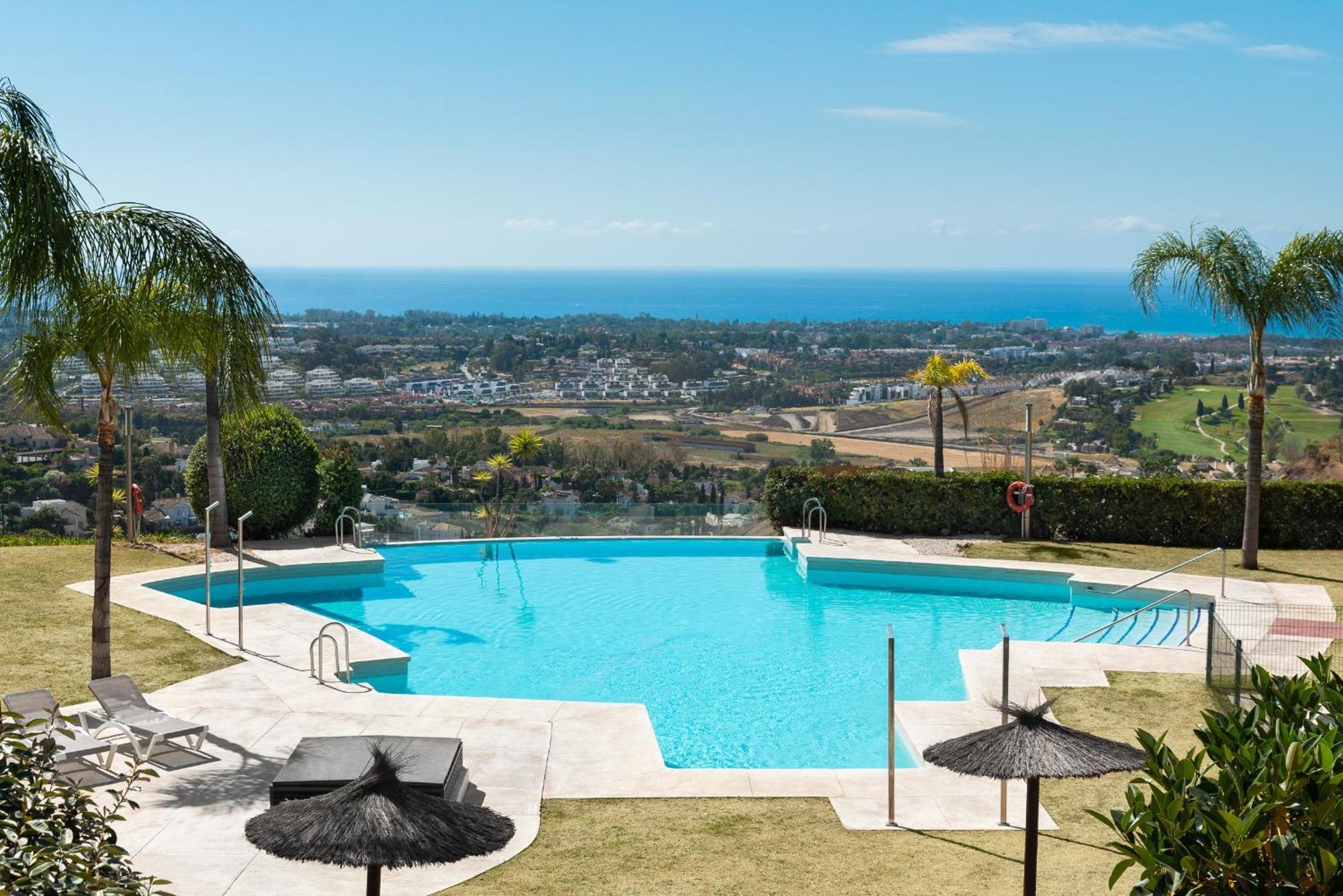 Large 3-Bedroom Nestled In Golf Paradise Estepona Exterior foto