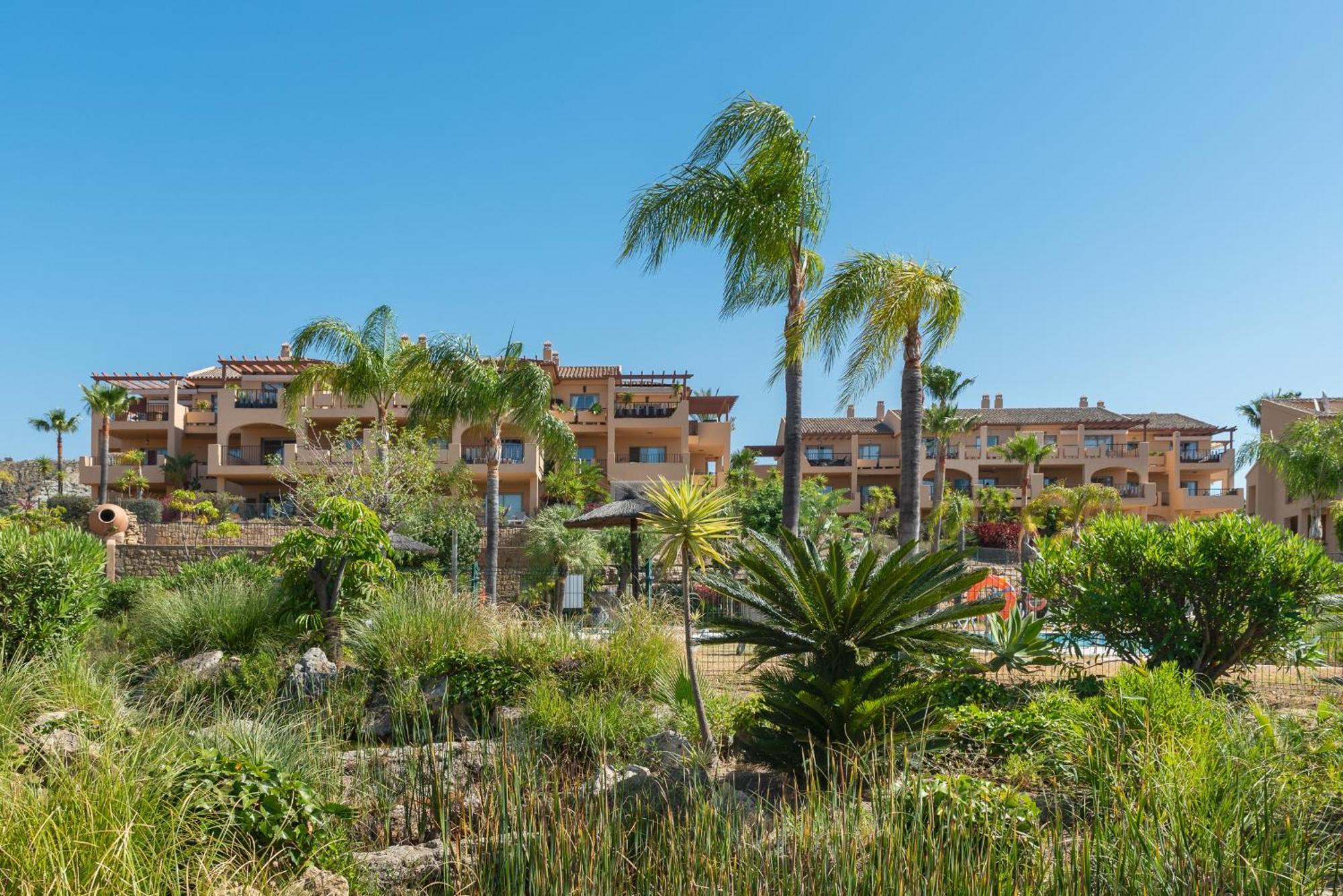 Large 3-Bedroom Nestled In Golf Paradise Estepona Exterior foto