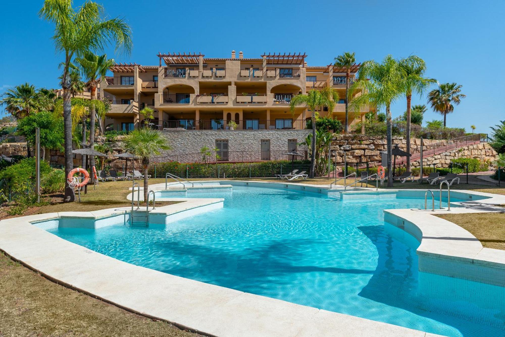 Large 3-Bedroom Nestled In Golf Paradise Estepona Exterior foto