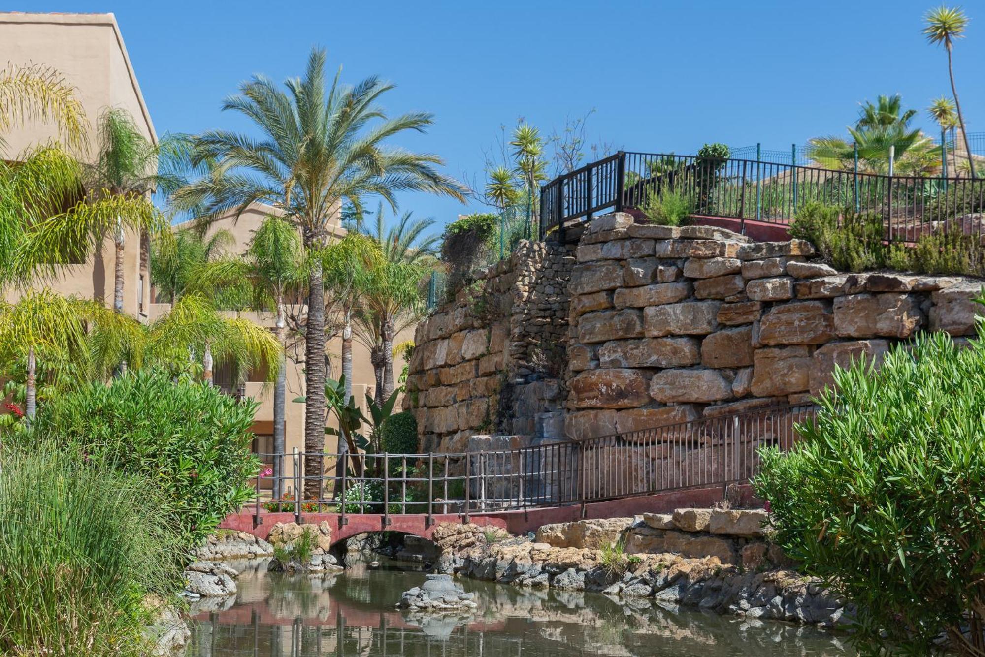 Large 3-Bedroom Nestled In Golf Paradise Estepona Exterior foto